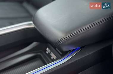 Внедорожник / Кроссовер Audi e-tron 2019 в 