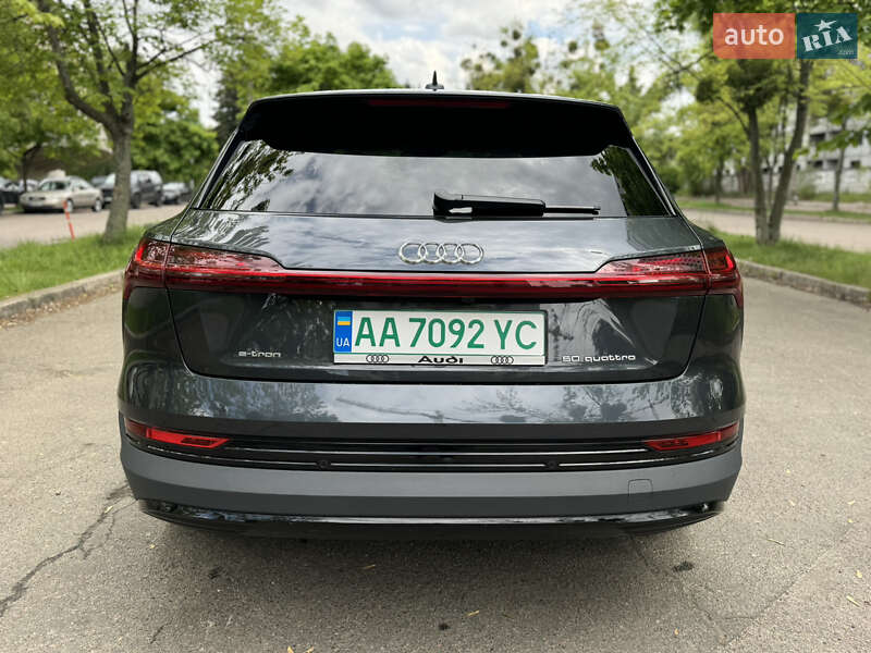 Позашляховик / Кросовер Audi e-tron 2021 в Києві