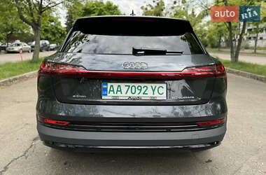 Внедорожник / Кроссовер Audi e-tron 2021 в 