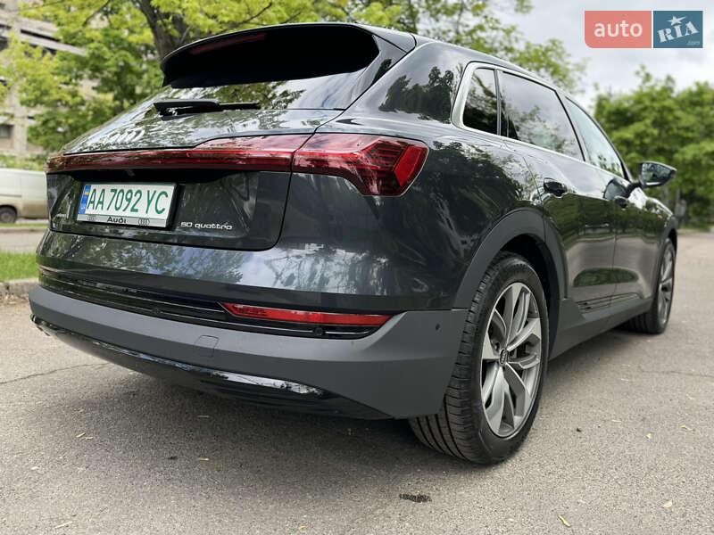 Позашляховик / Кросовер Audi e-tron 2021 в Києві