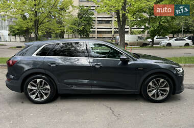 Внедорожник / Кроссовер Audi e-tron 2021 в 