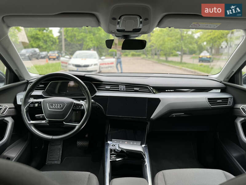 Позашляховик / Кросовер Audi e-tron 2021 в Києві