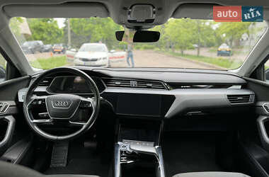 Внедорожник / Кроссовер Audi e-tron 2021 в 
