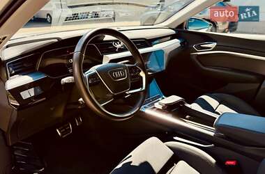 Внедорожник / Кроссовер Audi e-tron 2021 в 