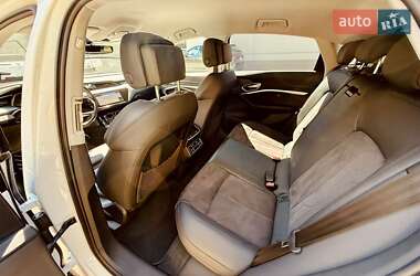 Внедорожник / Кроссовер Audi e-tron 2021 в 