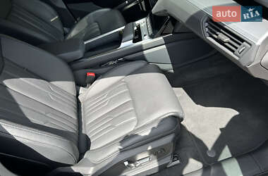 Позашляховик / Кросовер Audi e-tron 2022 в 