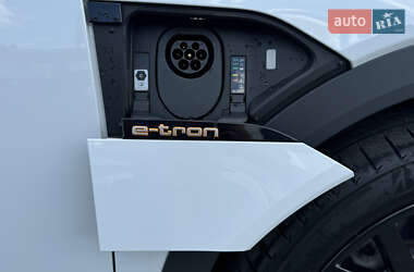 Внедорожник / Кроссовер Audi e-tron 2021 в 