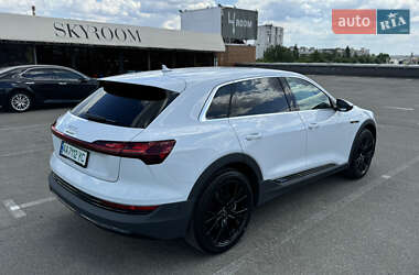 Внедорожник / Кроссовер Audi e-tron 2021 в 