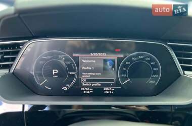 Внедорожник / Кроссовер Audi e-tron 2019 в 