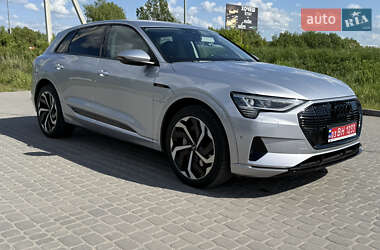 Внедорожник / Кроссовер Audi e-tron 2022 в 