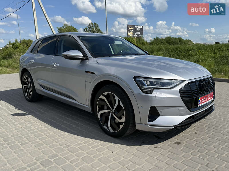 Внедорожник / Кроссовер Audi e-tron 2022 в 
