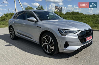 Внедорожник / Кроссовер Audi e-tron 2022 в 