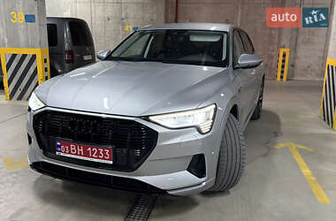 Внедорожник / Кроссовер Audi e-tron 2022 в 