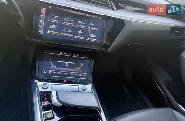 Внедорожник / Кроссовер Audi e-tron 2022 в 