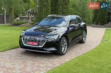 Внедорожник / Кроссовер Audi e-tron 2019 в 