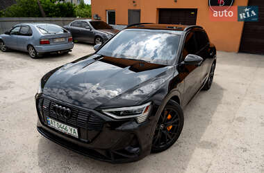 Внедорожник / Кроссовер Audi e-tron 2022 в 