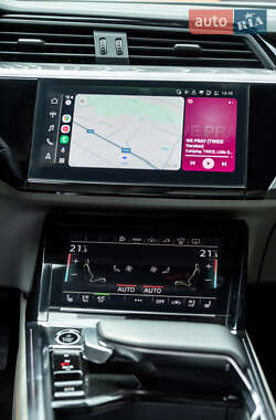 Внедорожник / Кроссовер Audi e-tron 2022 в 