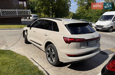 Внедорожник / Кроссовер Audi e-tron 2021 в 