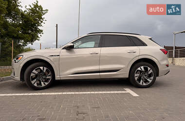 Внедорожник / Кроссовер Audi e-tron 2021 в 