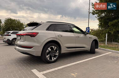 Внедорожник / Кроссовер Audi e-tron 2021 в 