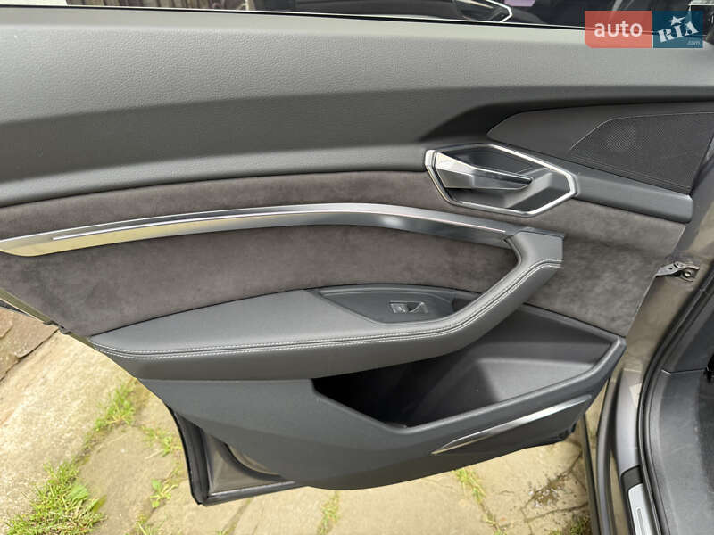 Внедорожник / Кроссовер Audi e-tron 2019 в Тячеве