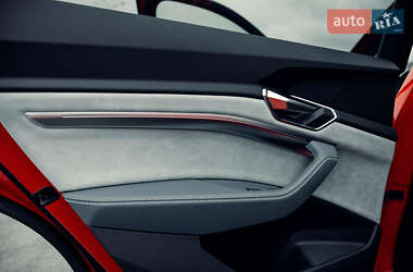 Позашляховик / Кросовер Audi e-tron 2021 в 