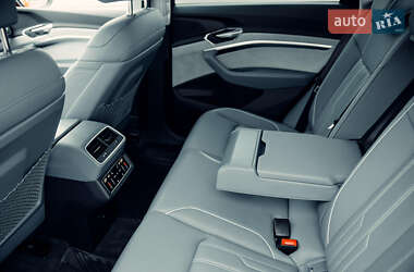 Позашляховик / Кросовер Audi e-tron 2021 в 