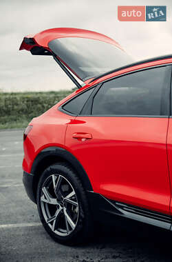 Позашляховик / Кросовер Audi e-tron 2021 в 