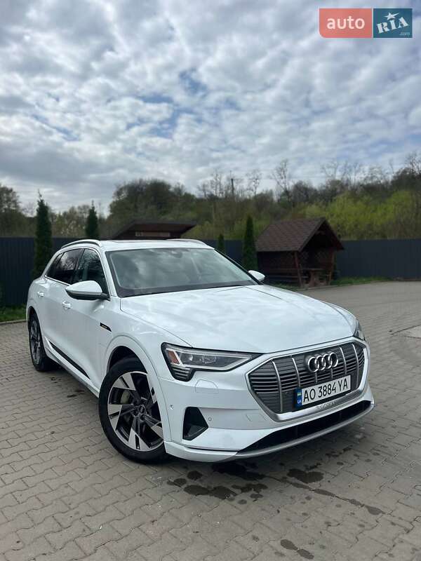 Внедорожник / Кроссовер Audi e-tron 2022 в Иршаве