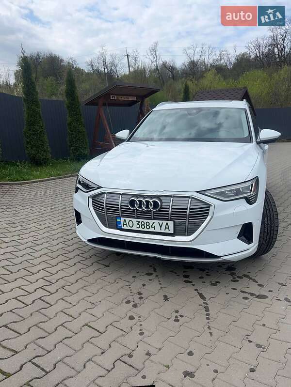 Внедорожник / Кроссовер Audi e-tron 2022 в Иршаве
