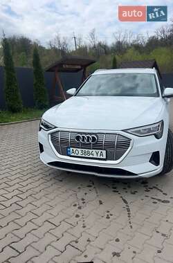 Внедорожник / Кроссовер Audi e-tron 2022 в 