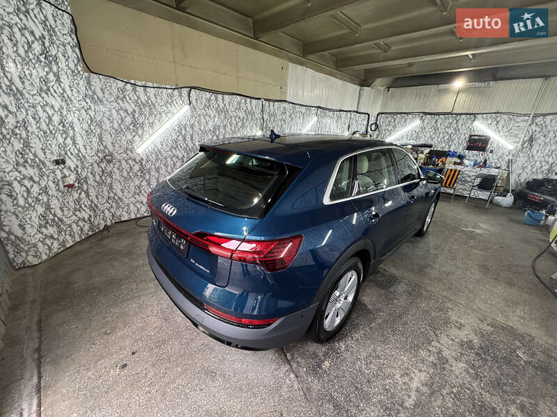 Внедорожник / Кроссовер Audi e-tron 2019 в Львове