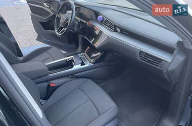 Внедорожник / Кроссовер Audi e-tron 2022 в 