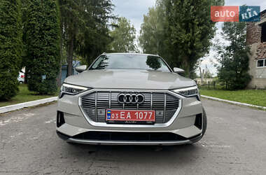 Позашляховик / Кросовер Audi e-tron 2021 в 