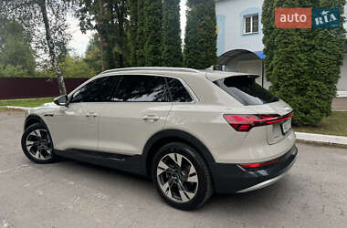 Позашляховик / Кросовер Audi e-tron 2021 в 