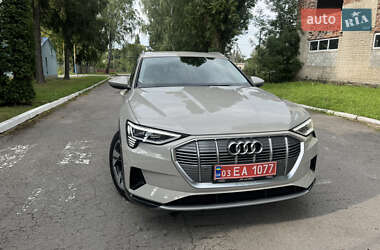 Позашляховик / Кросовер Audi e-tron 2021 в 