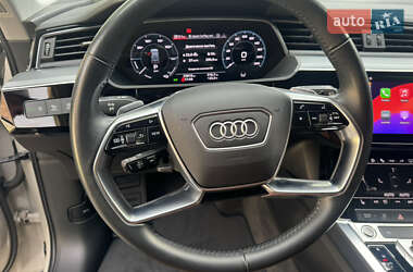 Позашляховик / Кросовер Audi e-tron 2021 в 