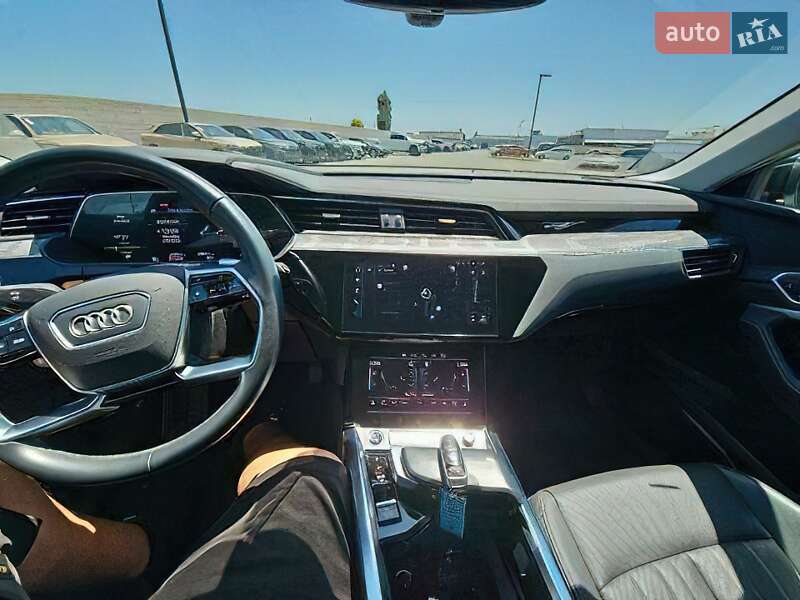 Позашляховик / Кросовер Audi e-tron 2023 в Тернополі