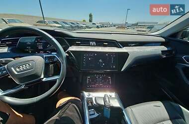 Внедорожник / Кроссовер Audi e-tron 2023 в 