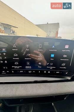 Позашляховик / Кросовер Audi e-tron 2024 в 
