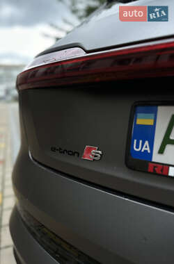 Внедорожник / Кроссовер Audi e-tron 2019 в 