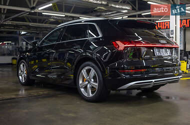 Внедорожник / Кроссовер Audi e-tron 2023 в 