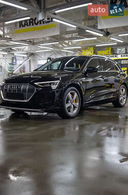 Внедорожник / Кроссовер Audi e-tron 2023 в 