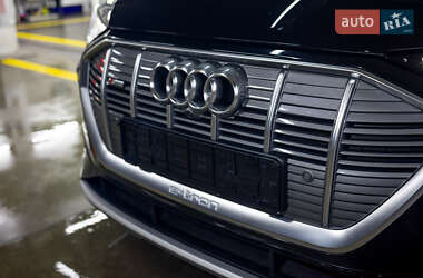 Внедорожник / Кроссовер Audi e-tron 2023 в 