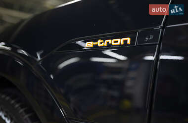 Внедорожник / Кроссовер Audi e-tron 2023 в 