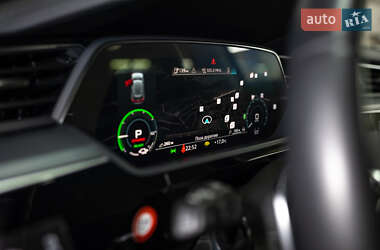 Внедорожник / Кроссовер Audi e-tron 2023 в 