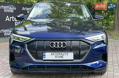 Внедорожник / Кроссовер Audi e-tron 2021 в 