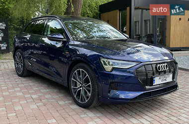Внедорожник / Кроссовер Audi e-tron 2021 в 