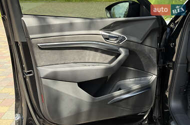 Внедорожник / Кроссовер Audi e-tron 2019 в 