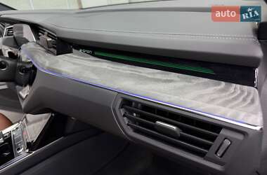 Внедорожник / Кроссовер Audi e-tron 2021 в 